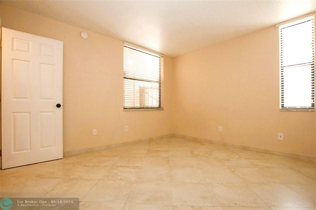 For Rent: $2,000 (2 beds, 2 baths, 1000 Square Feet)