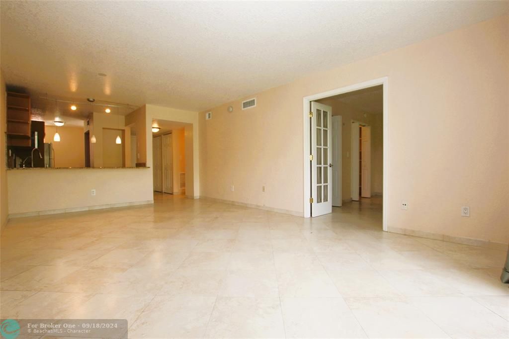 For Rent: $2,000 (2 beds, 2 baths, 1000 Square Feet)