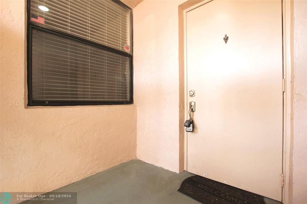 For Rent: $2,000 (2 beds, 2 baths, 1000 Square Feet)