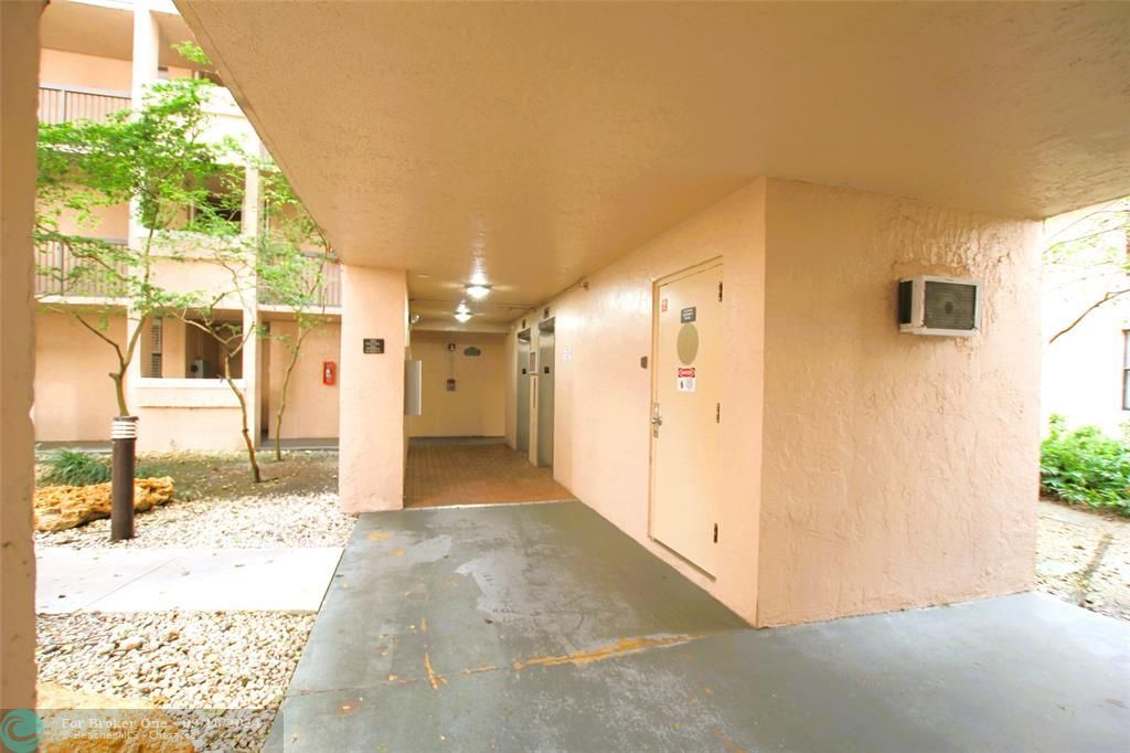 For Rent: $2,000 (2 beds, 2 baths, 1000 Square Feet)