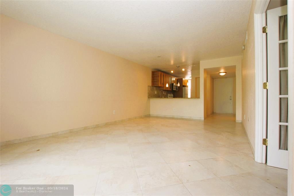 For Rent: $2,000 (2 beds, 2 baths, 1000 Square Feet)