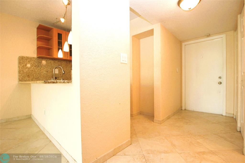 For Rent: $2,000 (2 beds, 2 baths, 1000 Square Feet)