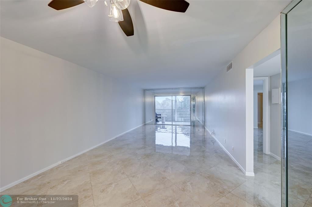 Active With Contract: $139,000 (2 beds, 2 baths, 1161 Square Feet)