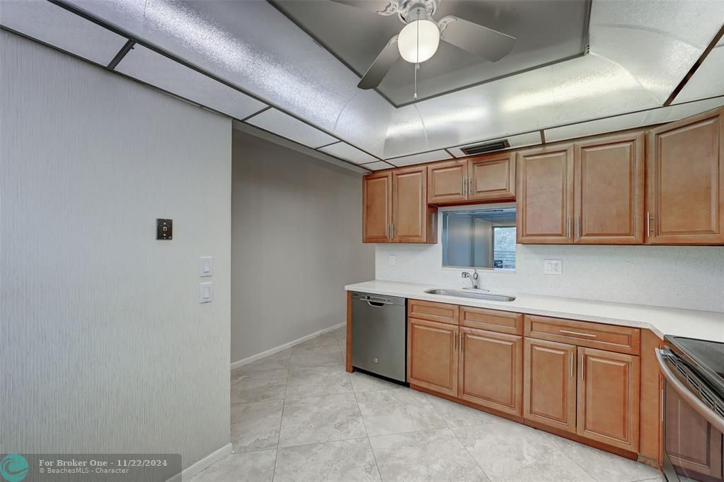 Active With Contract: $139,000 (2 beds, 2 baths, 1161 Square Feet)