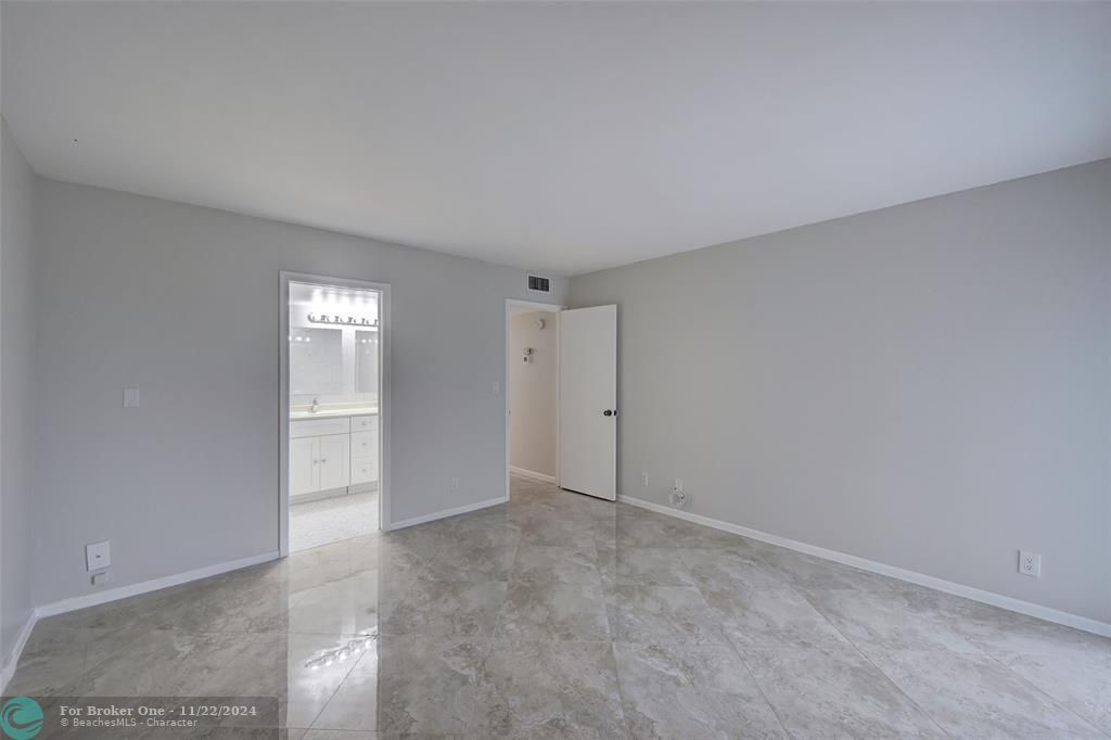 Active With Contract: $139,000 (2 beds, 2 baths, 1161 Square Feet)