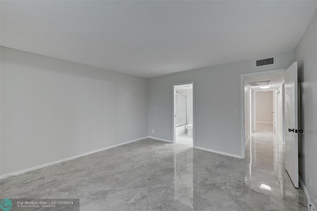 Active With Contract: $139,000 (2 beds, 2 baths, 1161 Square Feet)