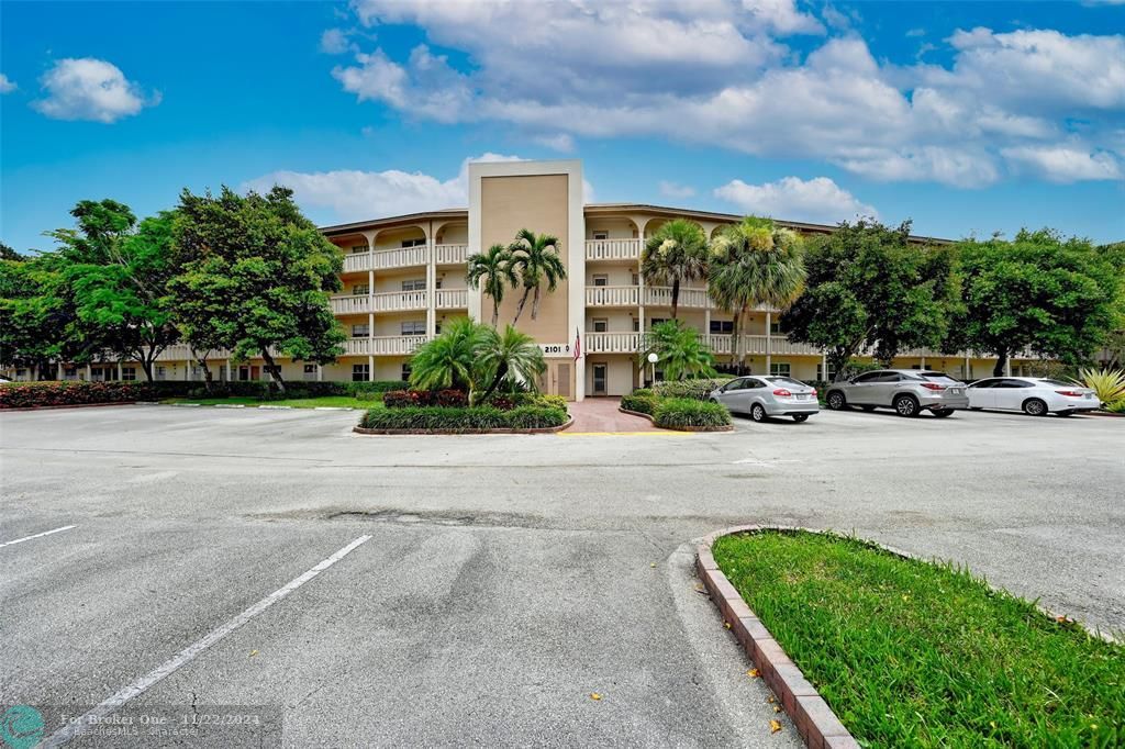 Active With Contract: $139,000 (2 beds, 2 baths, 1161 Square Feet)