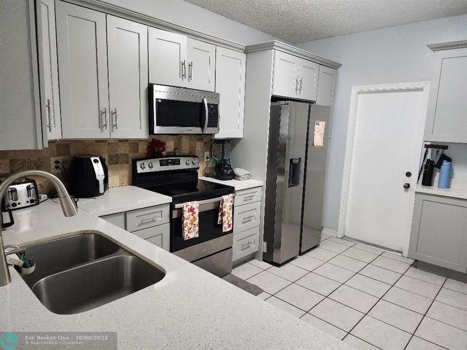 For Rent: $4,550 (4 beds, 2 baths, 1728 Square Feet)