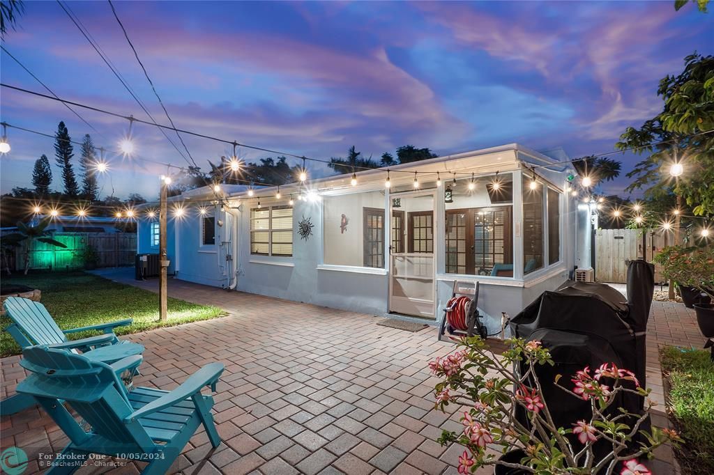 Active With Contract: $524,900 (3 beds, 2 baths, 1569 Square Feet)