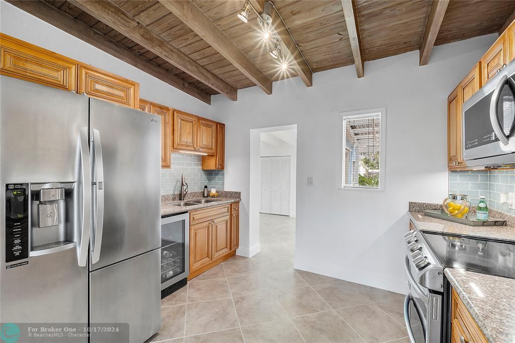 Active With Contract: $524,900 (3 beds, 2 baths, 1569 Square Feet)