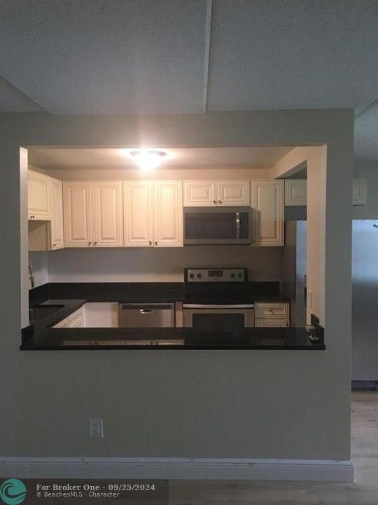 For Rent: $1,900 (2 beds, 2 baths, 900 Square Feet)