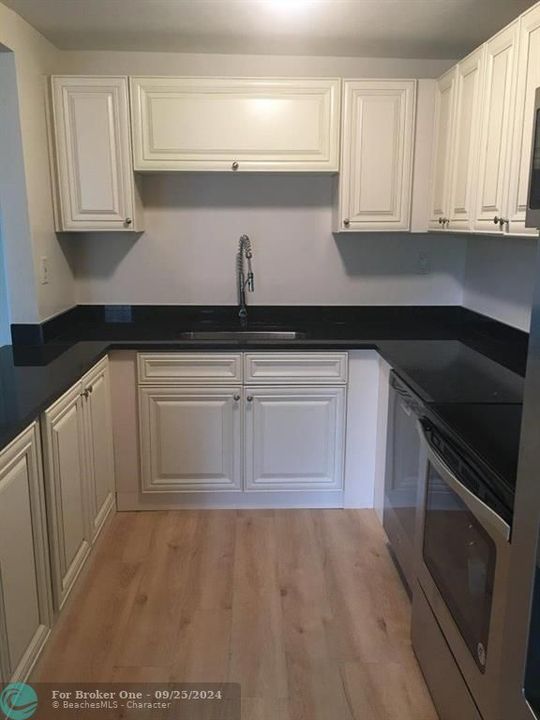 For Rent: $1,900 (2 beds, 2 baths, 900 Square Feet)