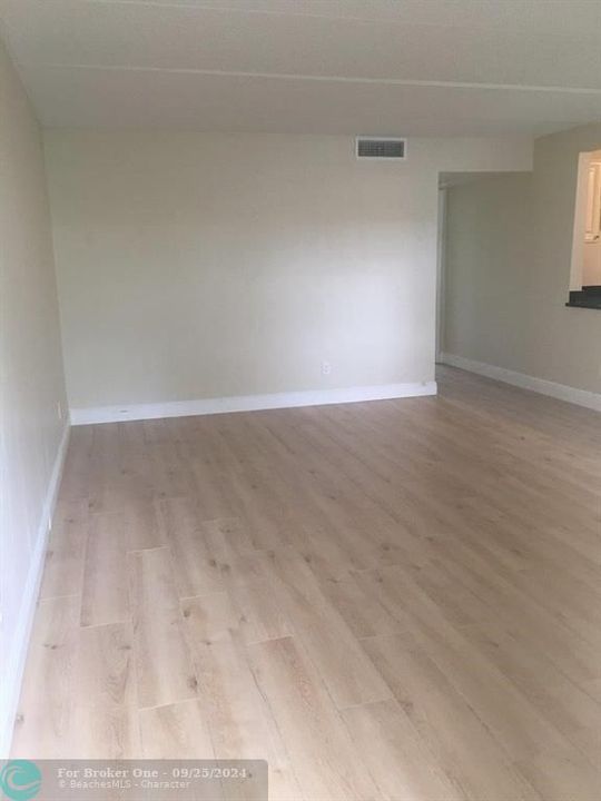 For Rent: $1,900 (2 beds, 2 baths, 900 Square Feet)