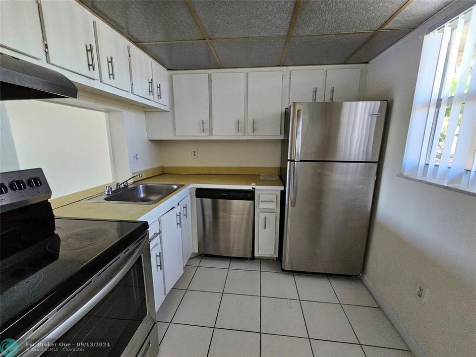 For Sale: $134,000 (1 beds, 1 baths, 735 Square Feet)