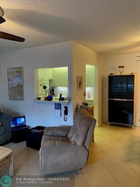 For Sale: $109,000 (1 beds, 1 baths, 708 Square Feet)