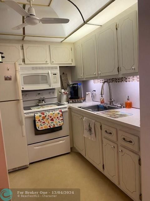 For Sale: $109,000 (1 beds, 1 baths, 708 Square Feet)