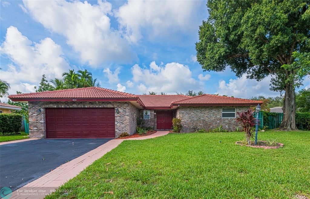 Active With Contract: $632,900 (3 beds, 2 baths, 2196 Square Feet)