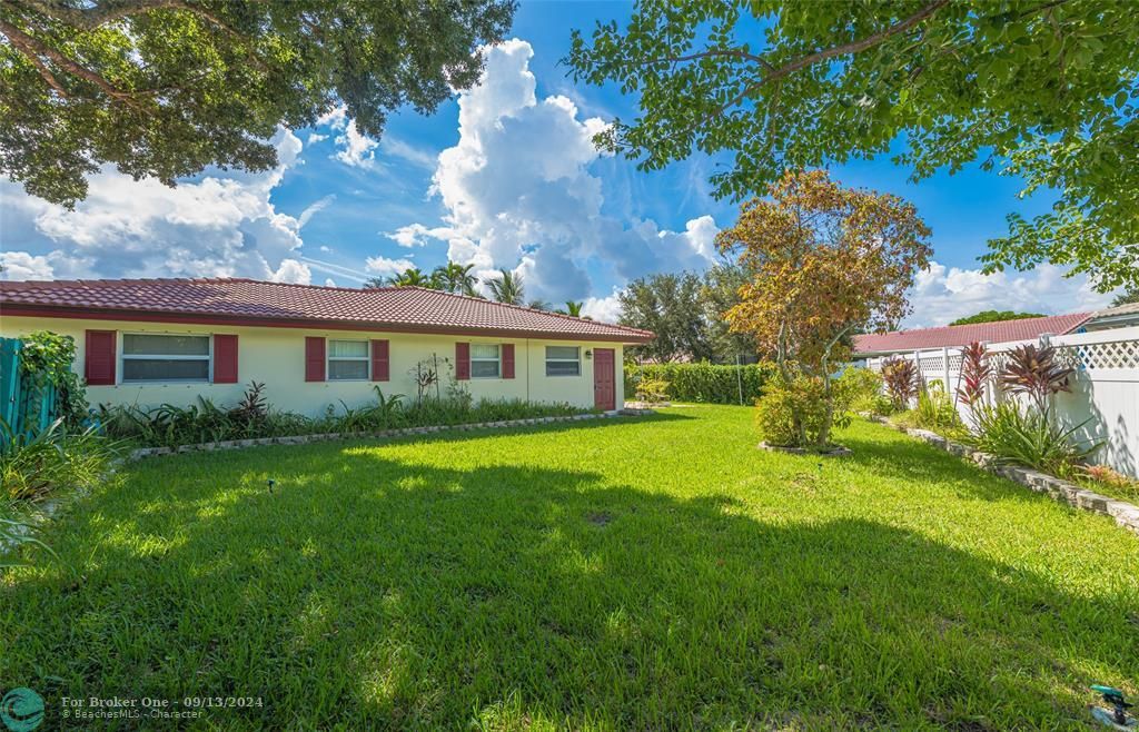 Active With Contract: $632,900 (3 beds, 2 baths, 2196 Square Feet)