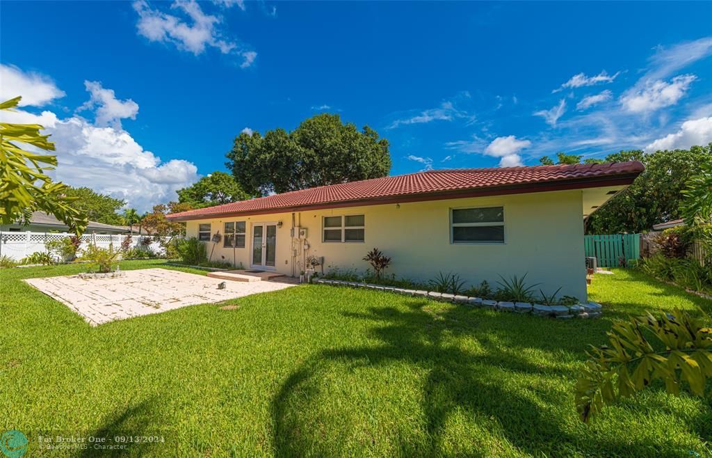 Active With Contract: $632,900 (3 beds, 2 baths, 2196 Square Feet)