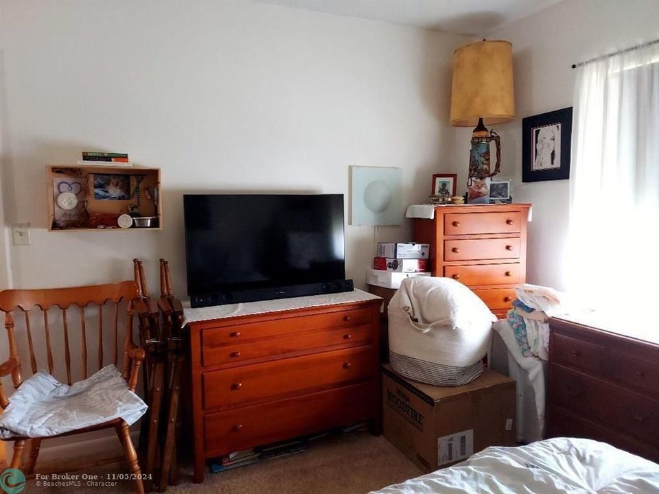 For Sale: $118,000 (1 beds, 1 baths, 738 Square Feet)