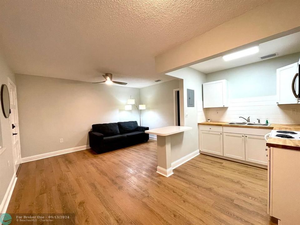 For Rent: $1,800 (1 beds, 1 baths, 5362 Square Feet)