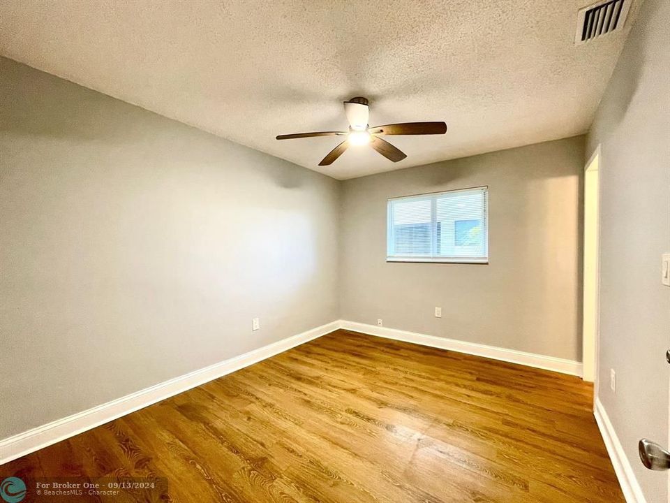 For Rent: $1,800 (1 beds, 1 baths, 5362 Square Feet)