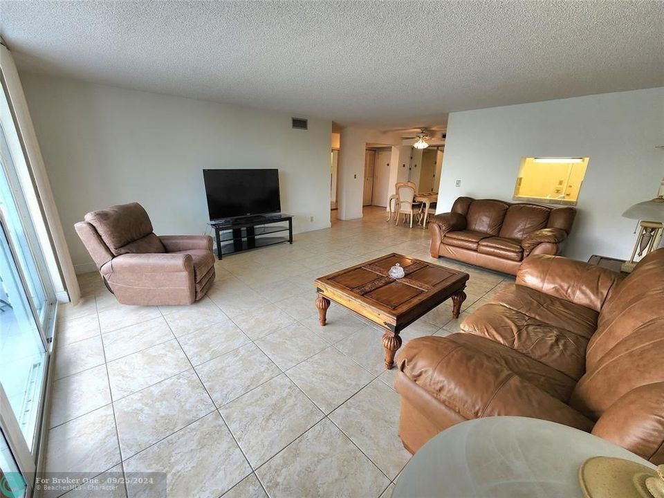 For Sale: $254,900 (2 beds, 2 baths, 1092 Square Feet)