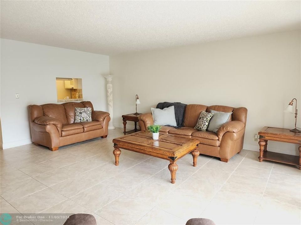 For Sale: $254,900 (2 beds, 2 baths, 1092 Square Feet)