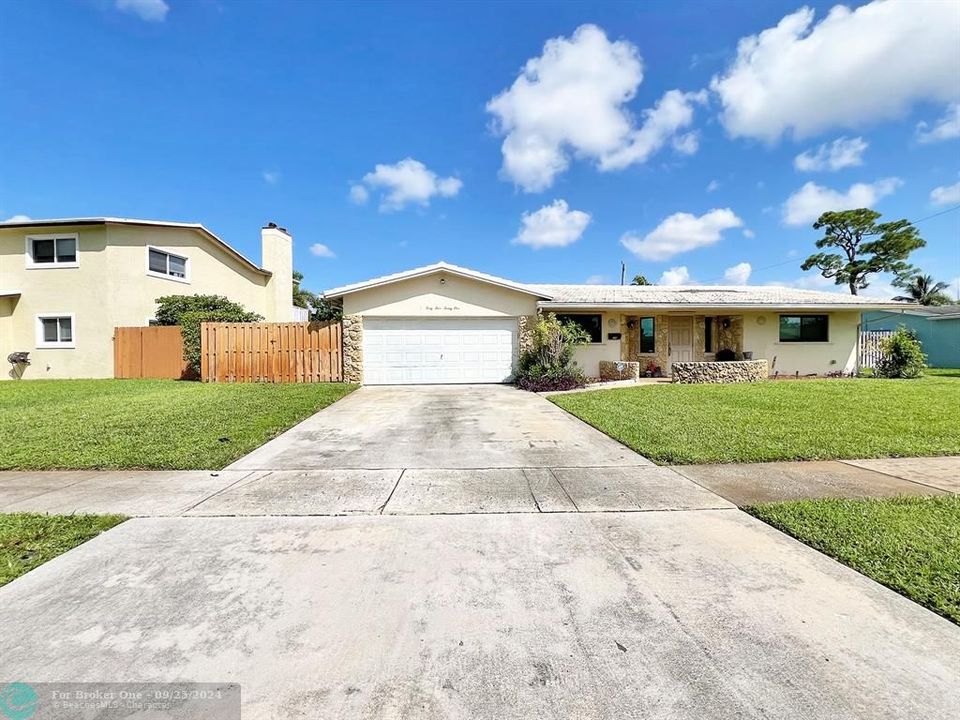 Active With Contract: $525,000 (3 beds, 2 baths, 1721 Square Feet)