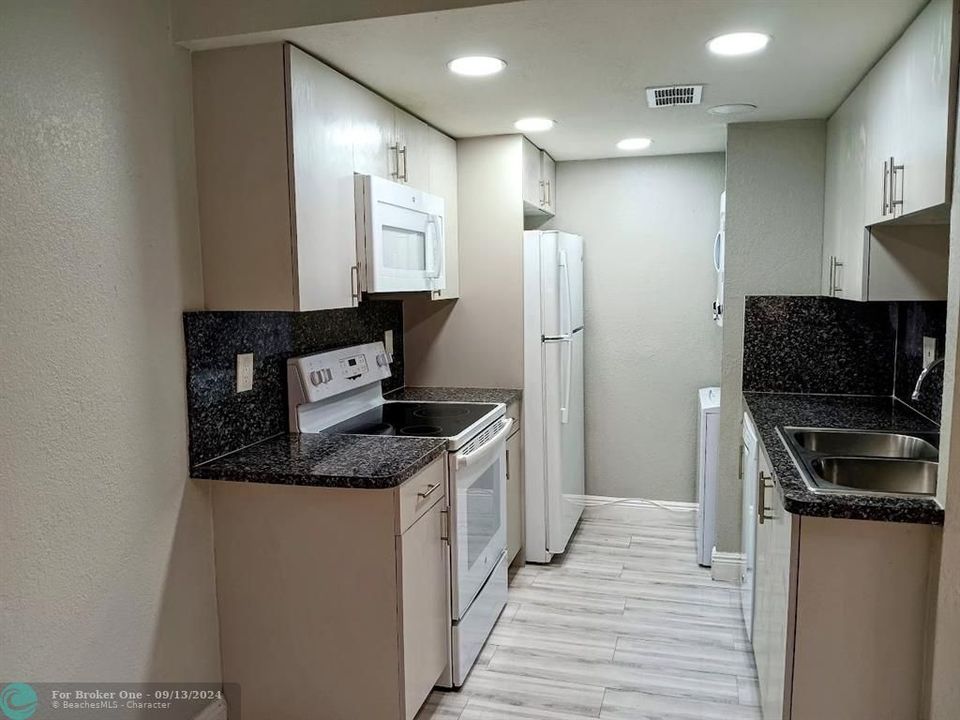 В аренду: $1,900 (2 спален, 2 ванн, 768 Квадратных фут)