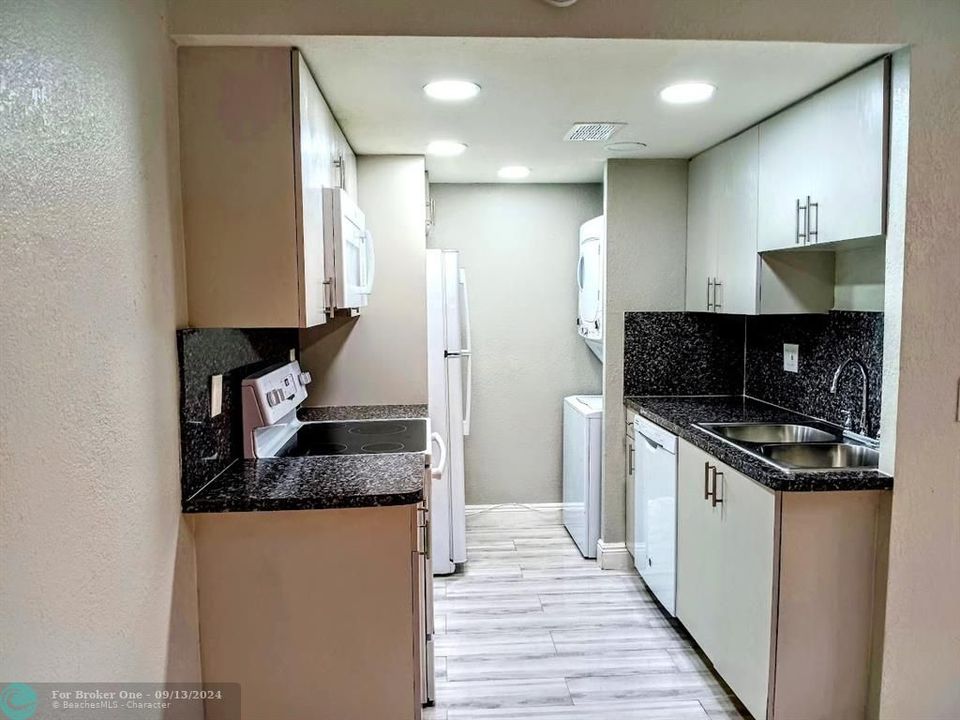 For Rent: $1,900 (2 beds, 2 baths, 768 Square Feet)