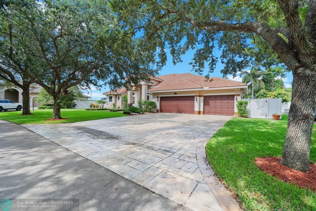 Active With Contract: $1,260,000 (3 beds, 3 baths, 2747 Square Feet)