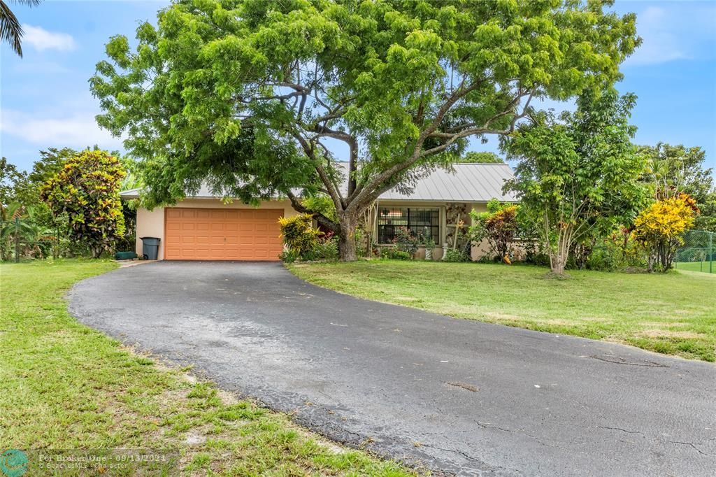 Active With Contract: $850,000 (4 beds, 2 baths, 1943 Square Feet)