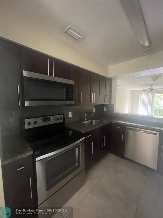 Active With Contract: $2,500 (2 beds, 2 baths, 6884 Square Feet)