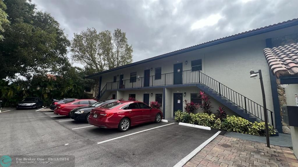 Active With Contract: $2,500 (2 beds, 2 baths, 6884 Square Feet)