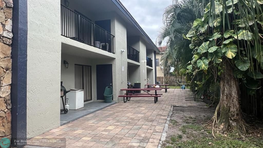 Active With Contract: $2,500 (2 beds, 2 baths, 6884 Square Feet)