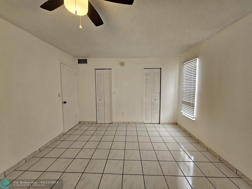 For Sale: $135,000 (1 beds, 1 baths, 735 Square Feet)