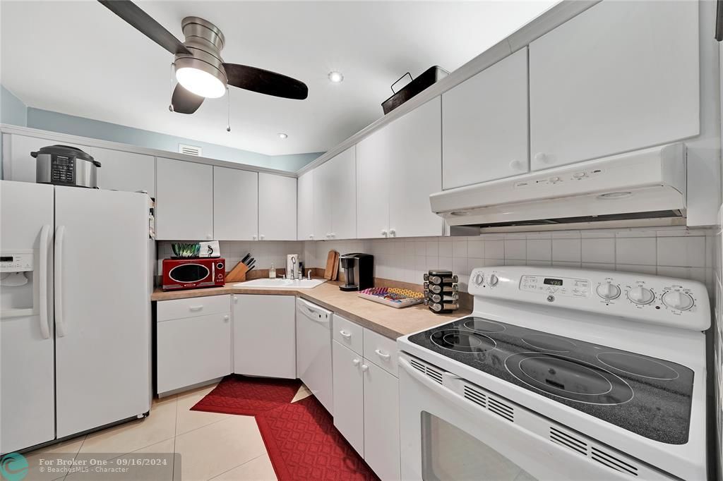 For Sale: $370,000 (2 beds, 2 baths, 1180 Square Feet)