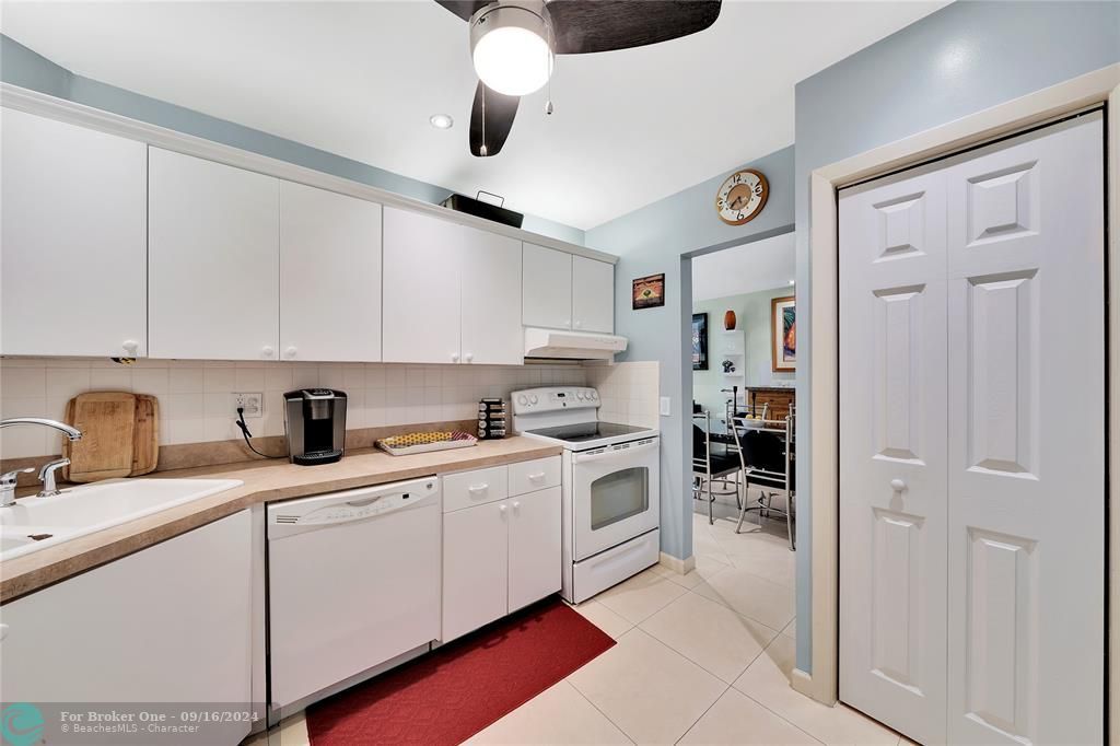 For Sale: $370,000 (2 beds, 2 baths, 1180 Square Feet)