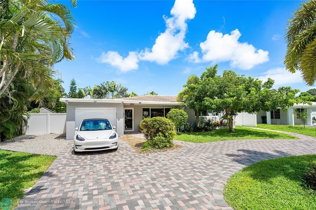 For Sale: $699,000 (3 beds, 2 baths, 1479 Square Feet)