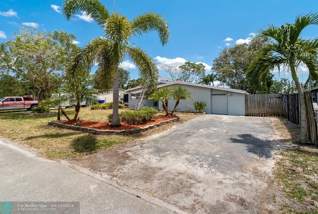 Active With Contract: $499,000 (4 beds, 2 baths, 1302 Square Feet)