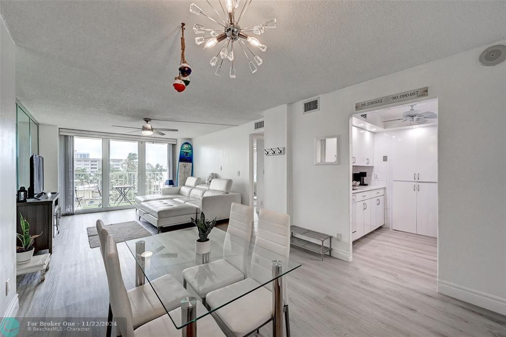 Active With Contract: $2,100 (1 beds, 1 baths, 721 Square Feet)