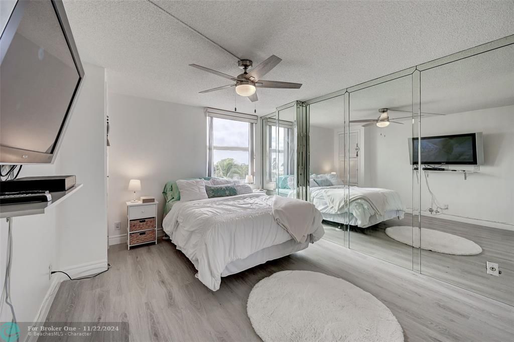 Active With Contract: $2,100 (1 beds, 1 baths, 721 Square Feet)