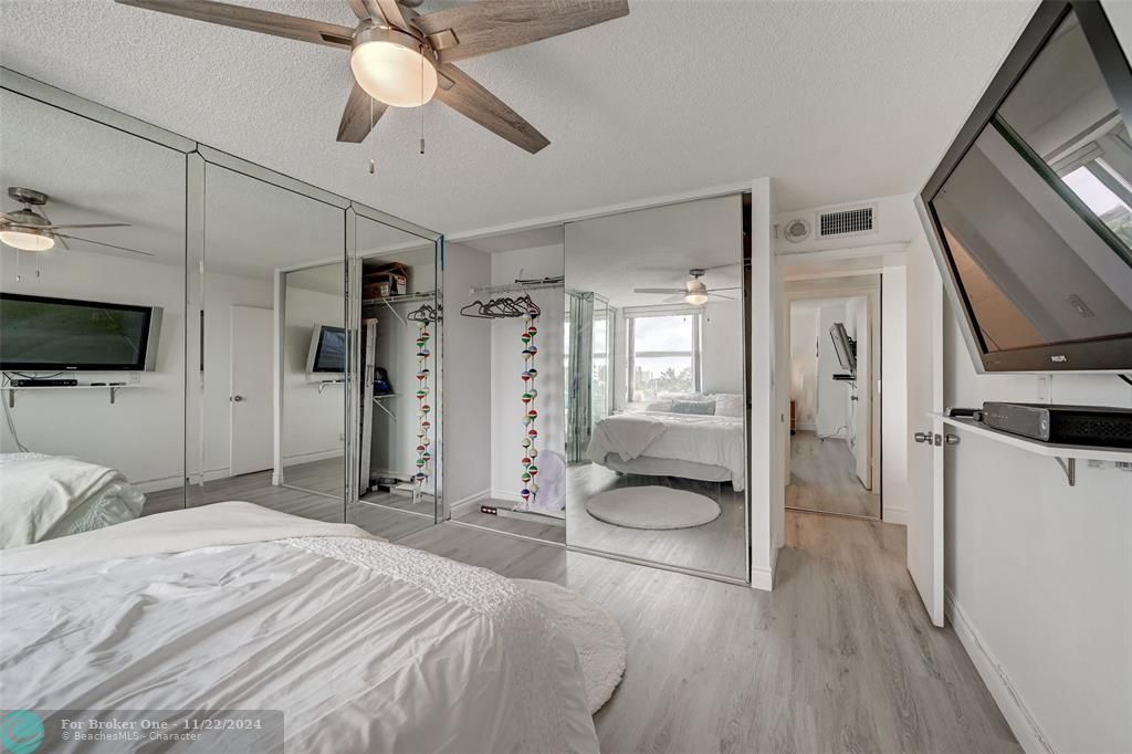 Active With Contract: $2,100 (1 beds, 1 baths, 721 Square Feet)