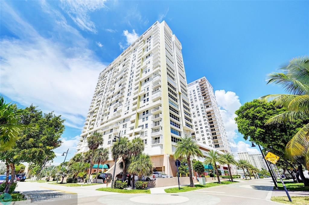 Active With Contract: $2,100 (1 beds, 1 baths, 721 Square Feet)