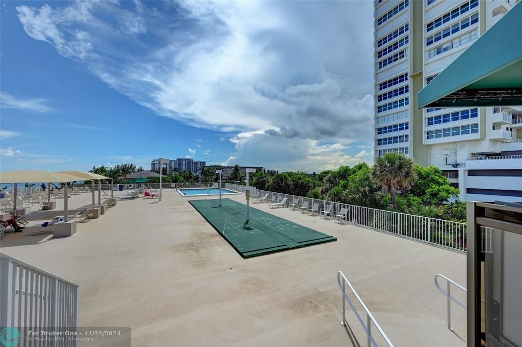 Active With Contract: $2,100 (1 beds, 1 baths, 721 Square Feet)