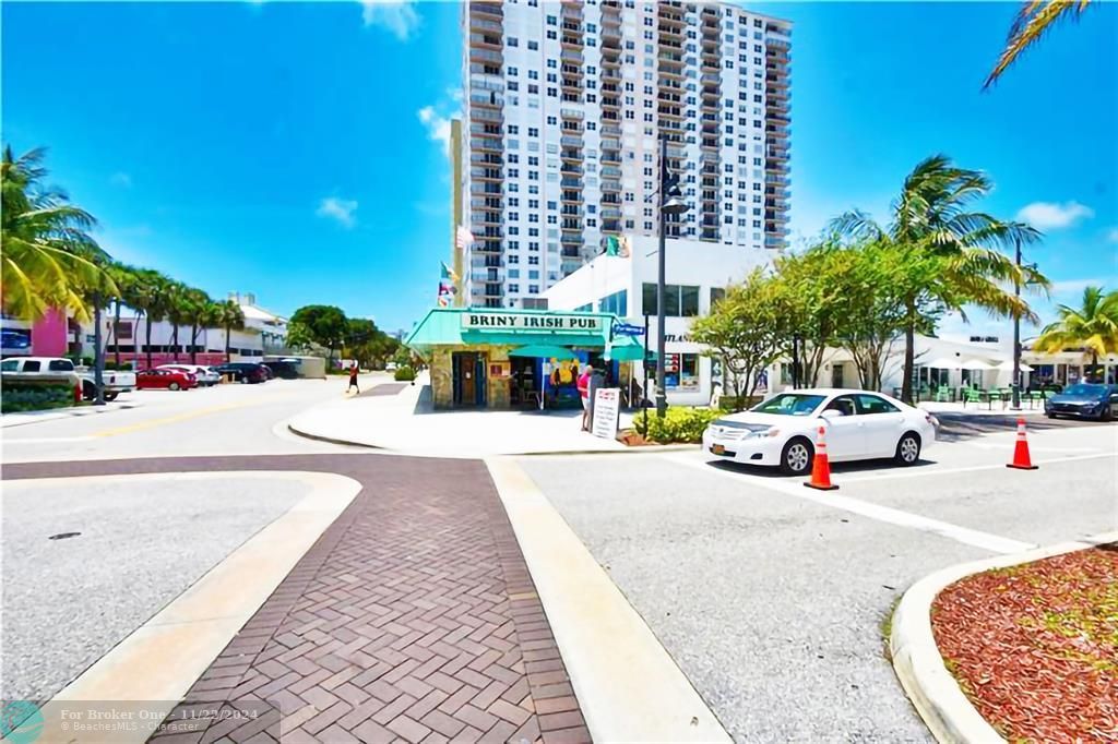 Active With Contract: $2,100 (1 beds, 1 baths, 721 Square Feet)