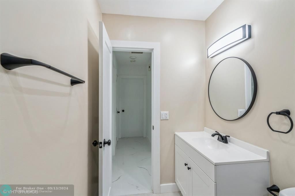 Active With Contract: $539,900 (2 beds, 2 baths, 1249 Square Feet)