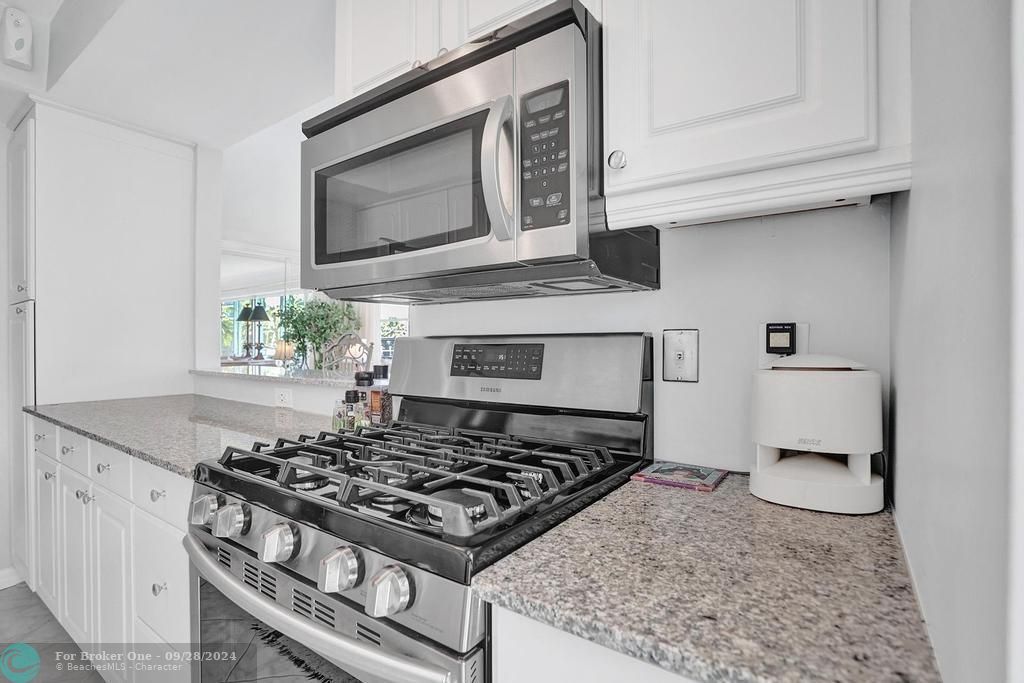 Active With Contract: $3,750 (2 beds, 2 baths, 1140 Square Feet)