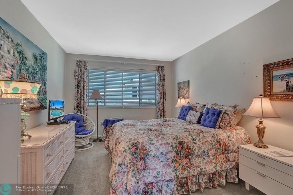 Active With Contract: $3,750 (2 beds, 2 baths, 1140 Square Feet)